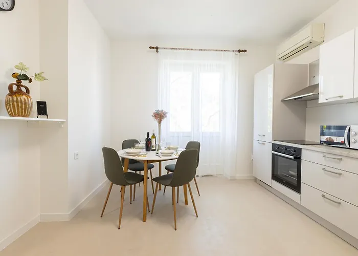 Apartment Luxury Escape In - Sea, Sun & Serenity