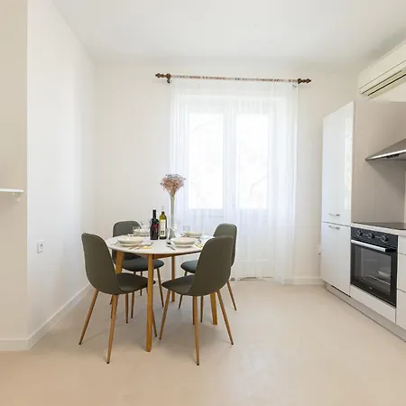 Apartment Luxury Escape In - Sea, Sun & Serenity
