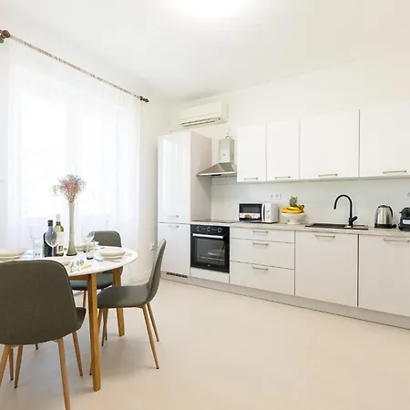 Sunny Bacvice - Spacious & Apartamento *