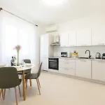 Luxury Escape In - Sea, Sun & Serenity Apartman *