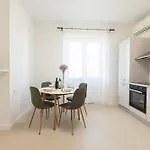 Apartman Luxury Escape In - Sea, Sun & Serenity